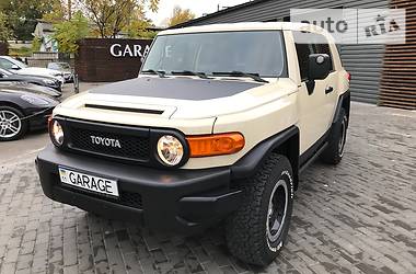 Внедорожник / Кроссовер Toyota FJ Cruiser 2011 в Киеве