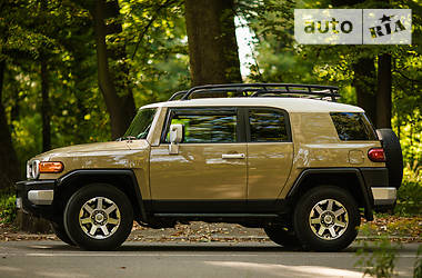 Внедорожник / Кроссовер Toyota FJ Cruiser 2014 в Черновцах