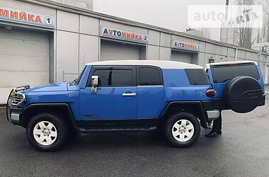 Позашляховик / Кросовер Toyota FJ Cruiser 2006 в 