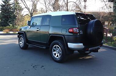 Позашляховик / Кросовер Toyota FJ Cruiser 2014 в 