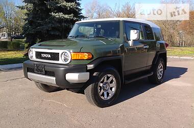 Позашляховик / Кросовер Toyota FJ Cruiser 2014 в 