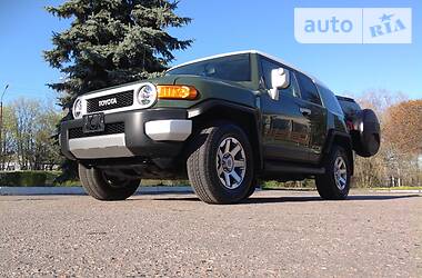 Позашляховик / Кросовер Toyota FJ Cruiser 2014 в 