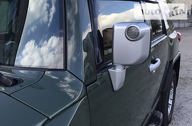 Позашляховик / Кросовер Toyota FJ Cruiser 2014 в 