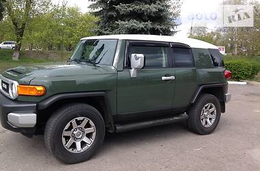 Позашляховик / Кросовер Toyota FJ Cruiser 2014 в 