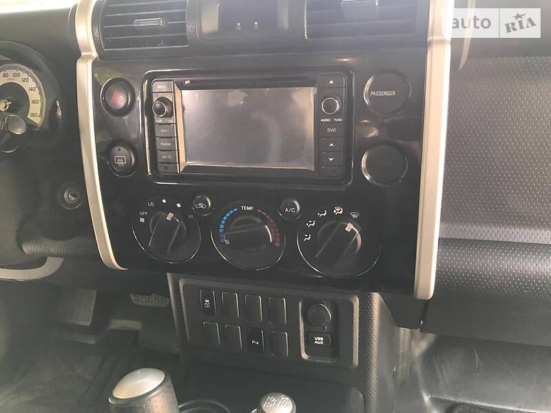Позашляховик / Кросовер Toyota FJ Cruiser 2016 в Києві фото 7 Позашляховик / Кросовер Toyota FJ Cruiser 2016 в Києві