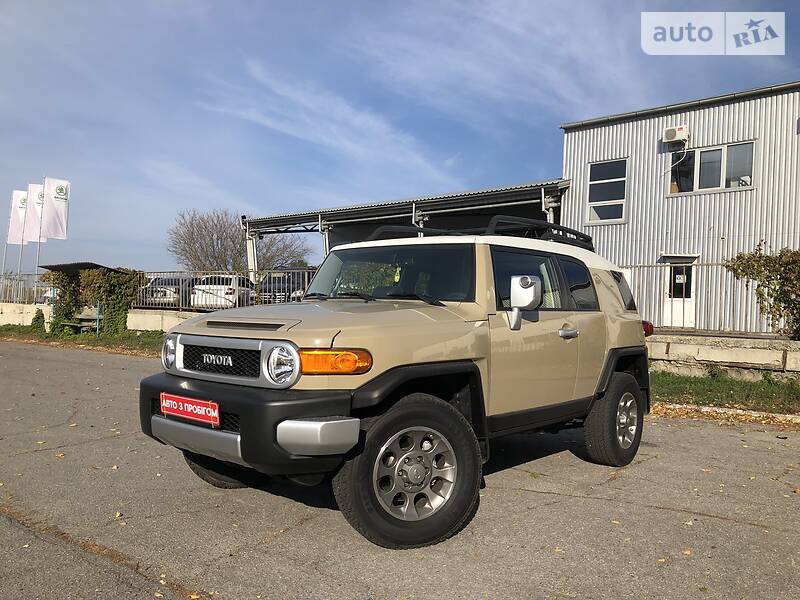 Позашляховик / Кросовер Toyota FJ Cruiser 2012 в Полтаві