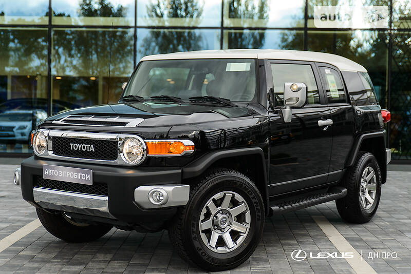 Внедорожник / Кроссовер Toyota FJ Cruiser 2021 в 