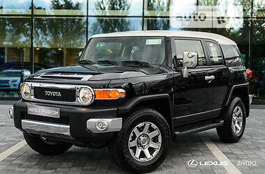 Внедорожник / Кроссовер Toyota FJ Cruiser 2021 в 