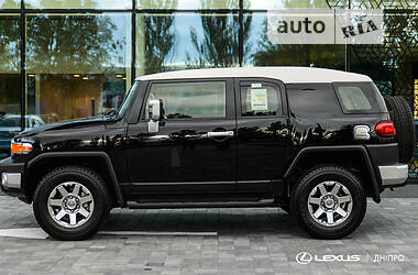 Внедорожник / Кроссовер Toyota FJ Cruiser 2021 в 