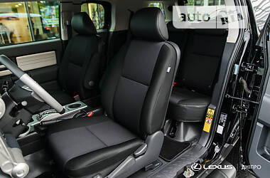 Внедорожник / Кроссовер Toyota FJ Cruiser 2021 в 
