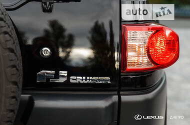 Внедорожник / Кроссовер Toyota FJ Cruiser 2021 в 