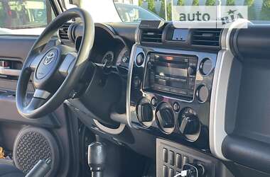 Позашляховик / Кросовер Toyota FJ Cruiser 2006 в 