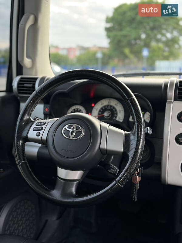 Позашляховик / Кросовер Toyota FJ Cruiser 2008 в Києві