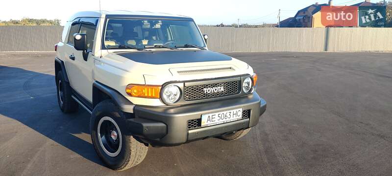 Внедорожник / Кроссовер Toyota FJ Cruiser 2010 в Киеве