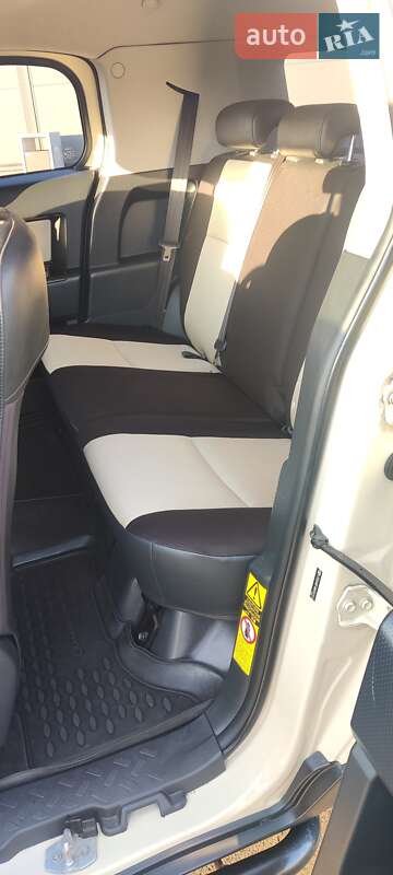 Внедорожник / Кроссовер Toyota FJ Cruiser 2010 в Киеве