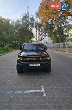 Внедорожник / Кроссовер Toyota FJ Cruiser 2006 в 