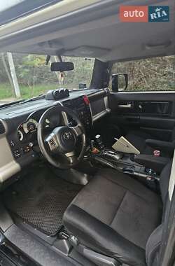 Внедорожник / Кроссовер Toyota FJ Cruiser 2006 в 