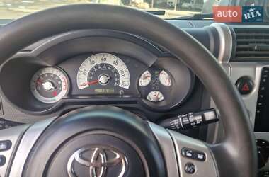 Внедорожник / Кроссовер Toyota FJ Cruiser 2014 в Карловке