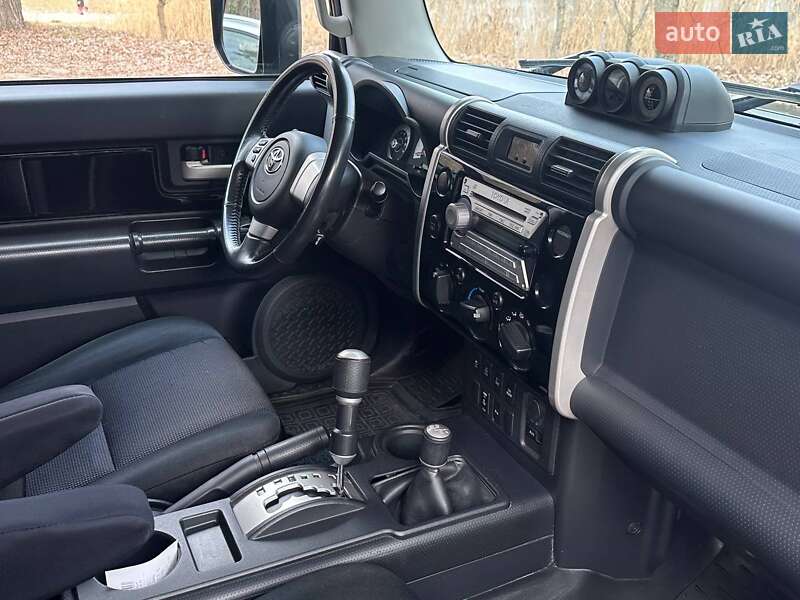 Внедорожник / Кроссовер Toyota FJ Cruiser 2010 в Киеве фото 25 Внедорожник / Кроссовер Toyota FJ Cruiser 2010 в Киеве
