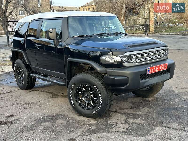 Позашляховик / Кросовер Toyota FJ Cruiser 2010 в Києві