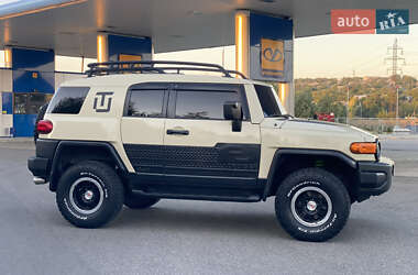 Внедорожник / Кроссовер Toyota FJ Cruiser 2010 в Смеле