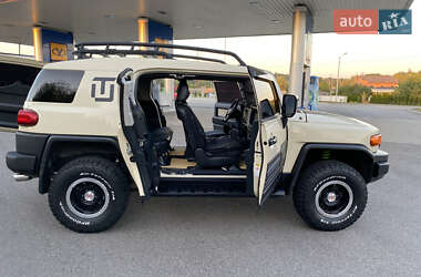 Внедорожник / Кроссовер Toyota FJ Cruiser 2010 в Смеле