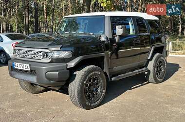 Позашляховик / Кросовер Toyota FJ Cruiser 2010 в Києві