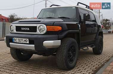 Позашляховик / Кросовер Toyota FJ Cruiser 2011 в Самборі