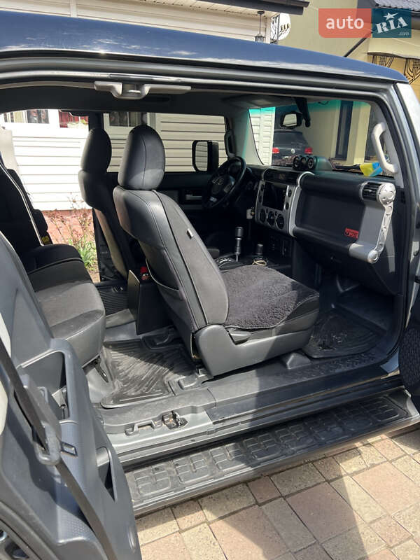 Внедорожник / Кроссовер Toyota FJ Cruiser 2012 в Рахове