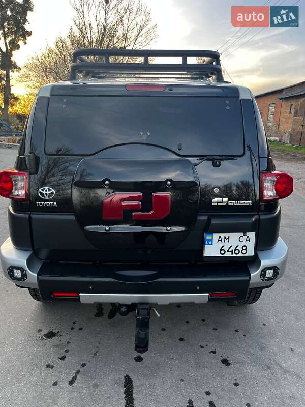 Внедорожник / Кроссовер Toyota FJ Cruiser 2008 в Ружине