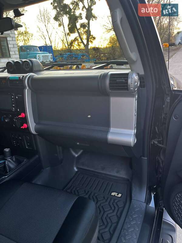 Внедорожник / Кроссовер Toyota FJ Cruiser 2008 в Ружине