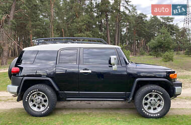 Внедорожник / Кроссовер Toyota FJ Cruiser 2006 в 