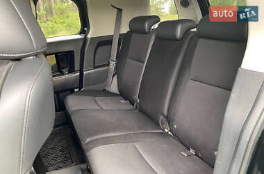 Внедорожник / Кроссовер Toyota FJ Cruiser 2006 в 