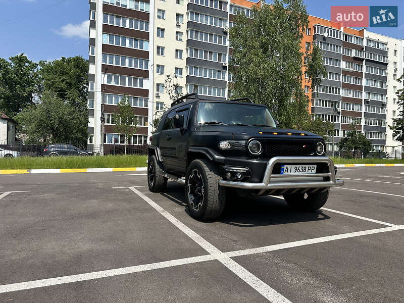 Позашляховик / Кросовер Toyota FJ Cruiser 2008 в 