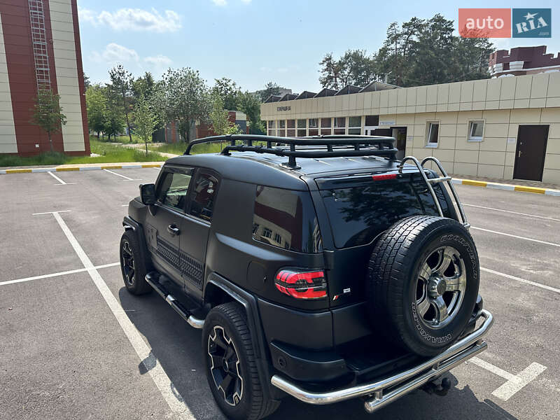 Внедорожник / Кроссовер Toyota FJ Cruiser 2008 в Ирпене