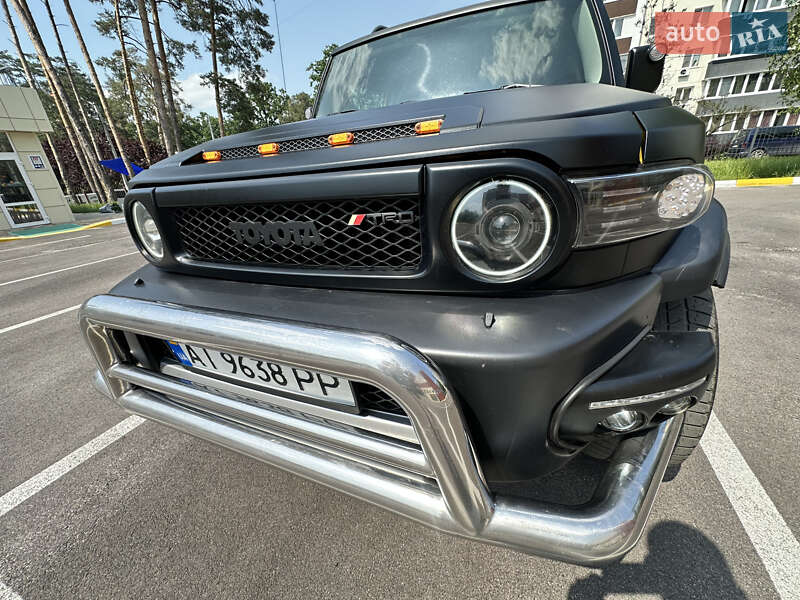 Внедорожник / Кроссовер Toyota FJ Cruiser 2008 в Ирпене