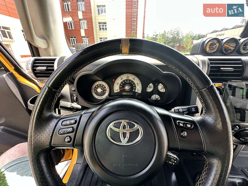 Внедорожник / Кроссовер Toyota FJ Cruiser 2008 в Ирпене