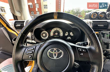 Позашляховик / Кросовер Toyota FJ Cruiser 2008 в 