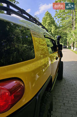 Внедорожник / Кроссовер Toyota FJ Cruiser 2006 в 