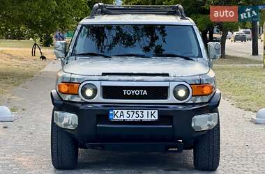 Внедорожник / Кроссовер Toyota FJ Cruiser 2006 в 