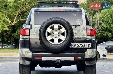 Внедорожник / Кроссовер Toyota FJ Cruiser 2006 в 