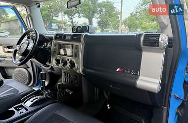 Внедорожник / Кроссовер Toyota FJ Cruiser 2006 в 