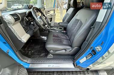 Внедорожник / Кроссовер Toyota FJ Cruiser 2006 в 