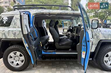 Внедорожник / Кроссовер Toyota FJ Cruiser 2006 в 