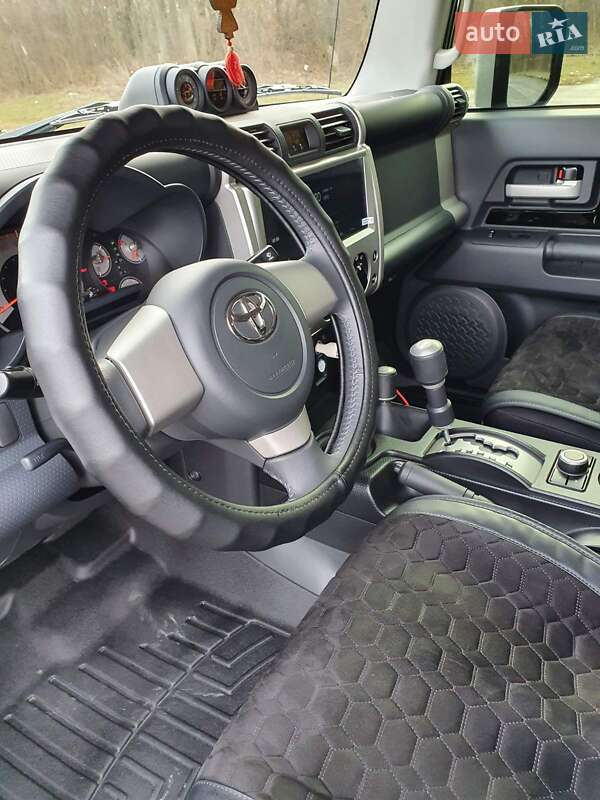 Внедорожник / Кроссовер Toyota FJ Cruiser 2021 в Хмельницком