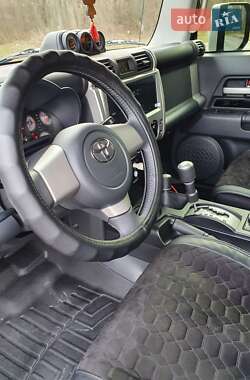 Внедорожник / Кроссовер Toyota FJ Cruiser 2021 в 