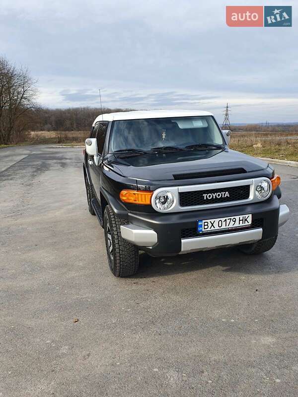 Внедорожник / Кроссовер Toyota FJ Cruiser 2021 в 