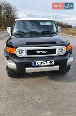 Внедорожник / Кроссовер Toyota FJ Cruiser 2021 в 