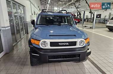 Внедорожник / Кроссовер Toyota FJ Cruiser 2014 в Днепре