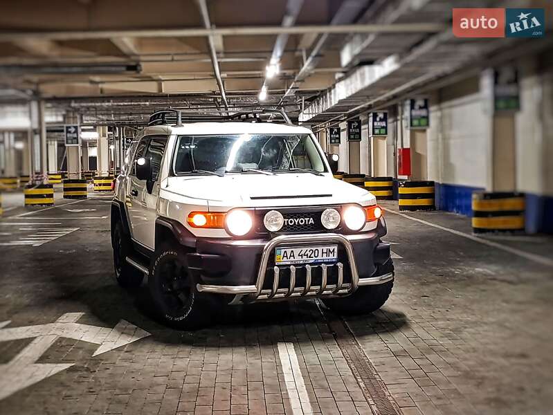Внедорожник / Кроссовер Toyota FJ Cruiser 2008 в Киеве фото 7 Внедорожник / Кроссовер Toyota FJ Cruiser 2008 в Киеве